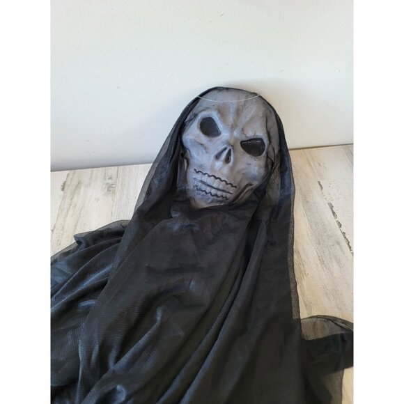 Large hanging skeleton face skull mask Halloween home decor prop - Picture 3 of 8